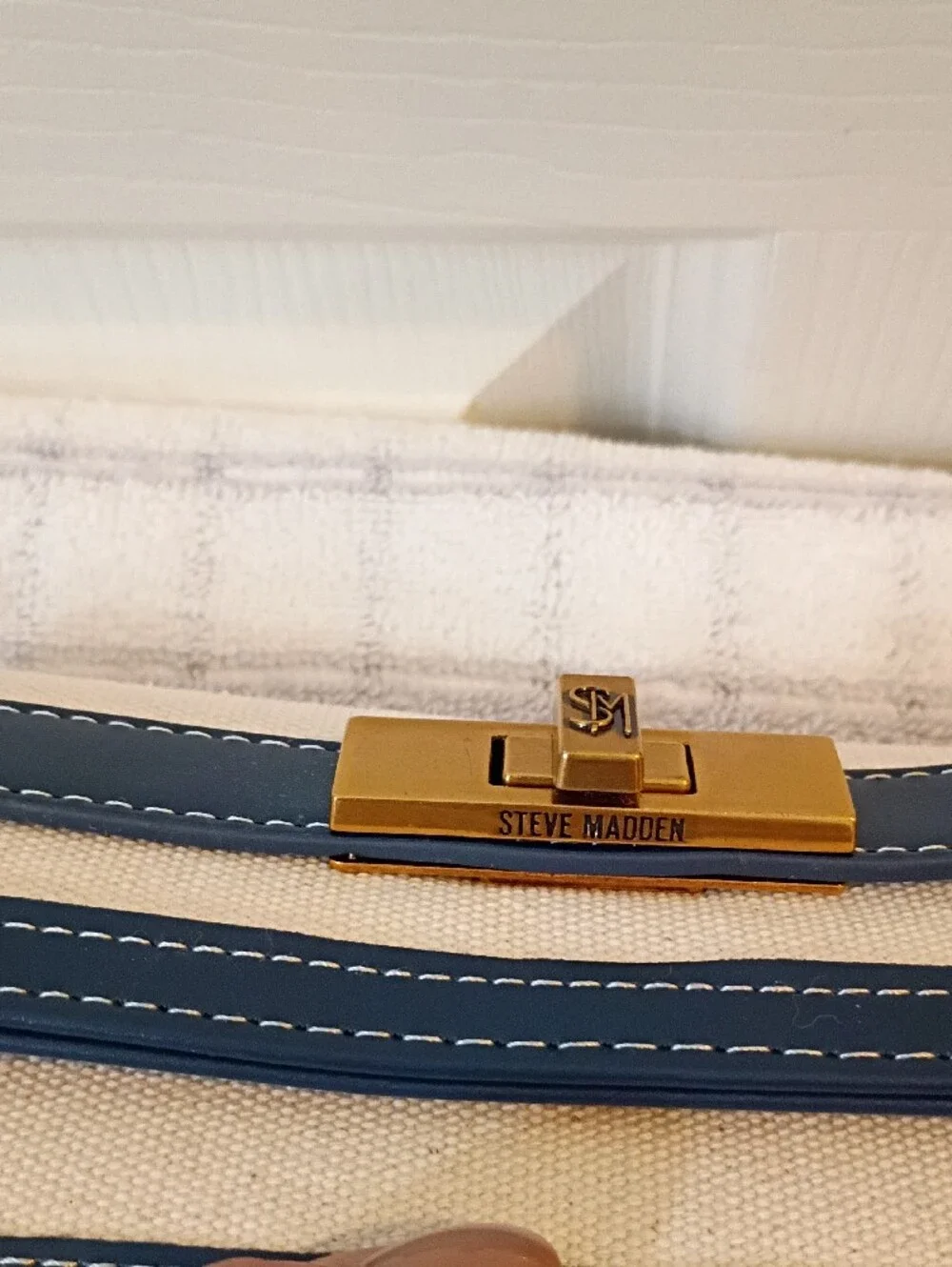 Steve Madden White Canvas Wristlet with Navy Trim and Gold Hardware